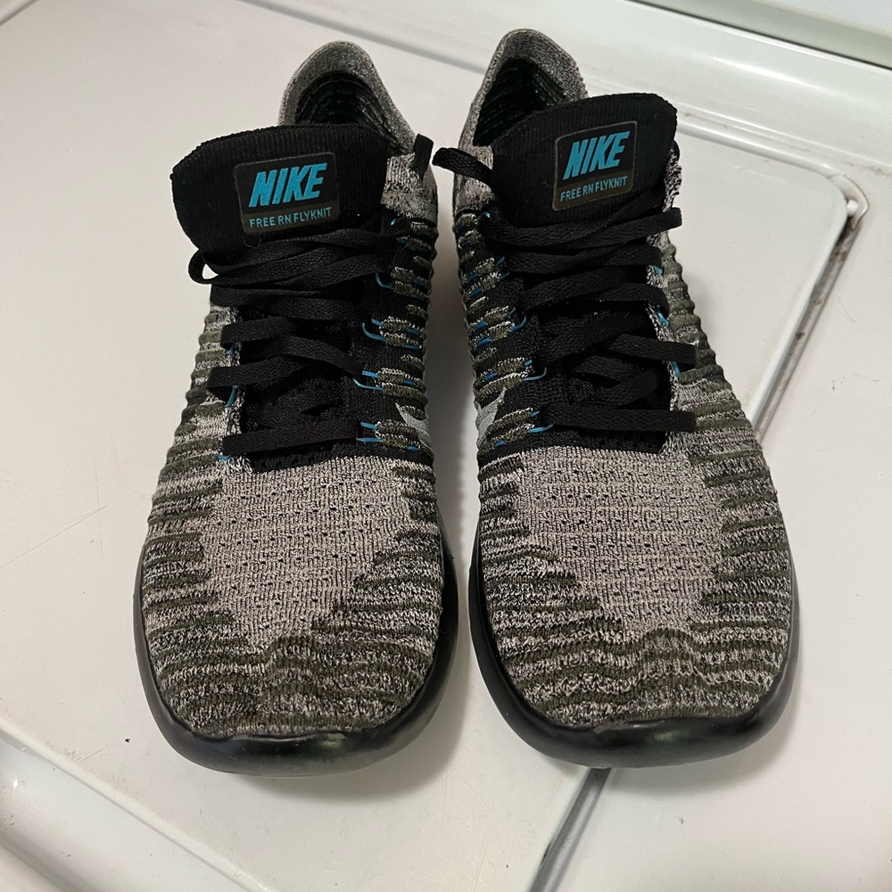 Nike Free RN Flyknit Running Shoes Mens Size 9.5 Color Gray and Black 831069-305